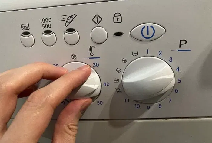 Te is 40 fokon mosod a ruhát