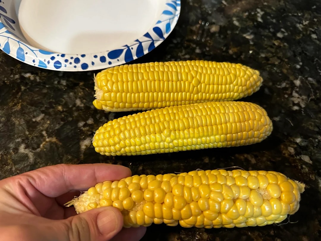 Elárulta az árus a siófoki strandon: ezzel az új trükkel 5 perc alatt kész a főtt kukorica!