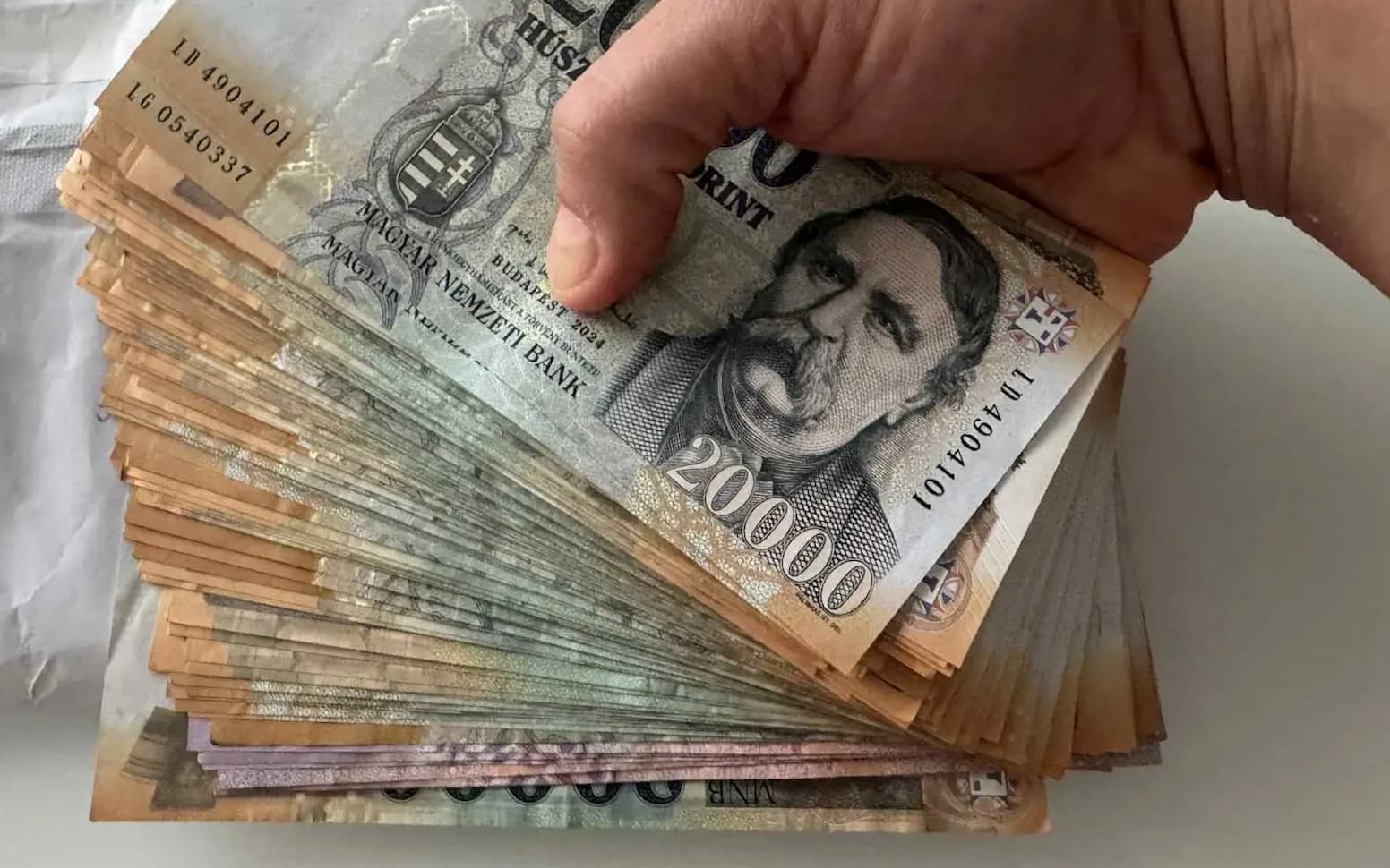 Ennek a 6 csillagjegynek szombat este az ölébe hullik több millió forint