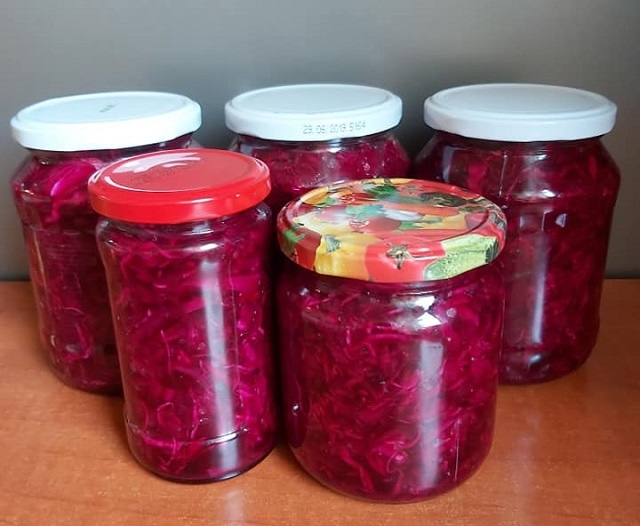 Céklás káposzta savanyúság recept, nagyon egyszerűen elkészíthető és nagyon-nagyon finom