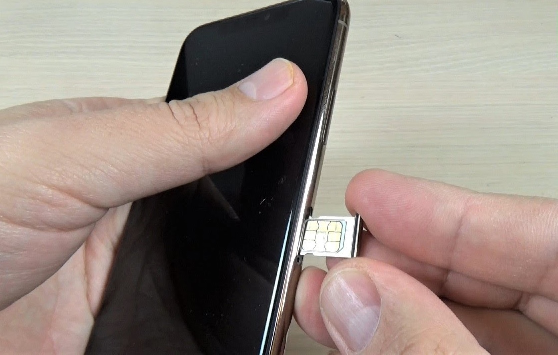 Neked is ilyen SIM-kártyád van? Akkor ki kell cseréltetned a szolgáltatónál még októberben