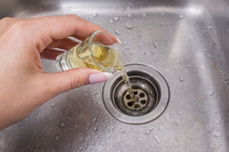 A csehek ezt öntik a lefolyóba, és a csatornaszag 2 percen belül elillan